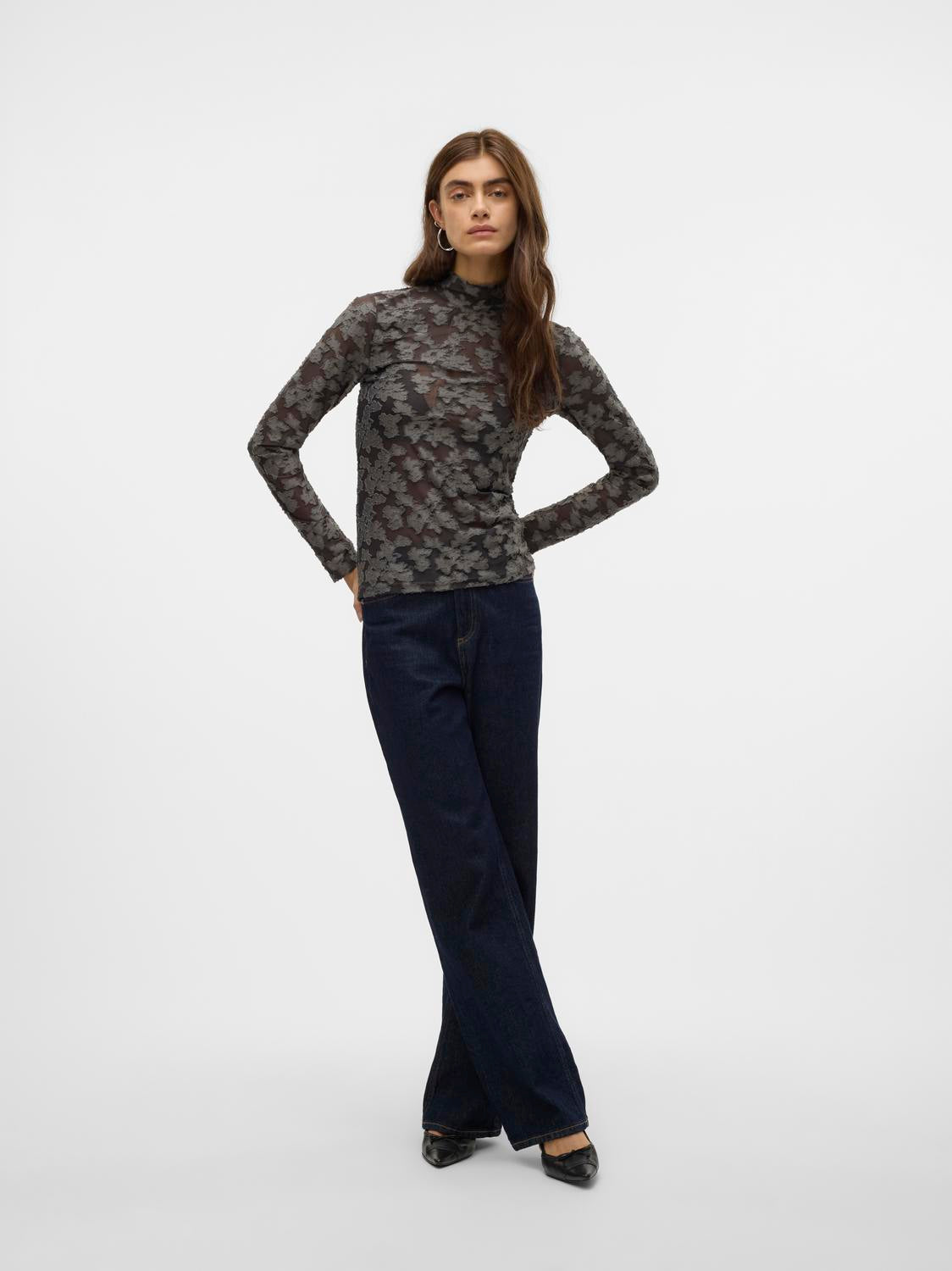 model_shot-front_full